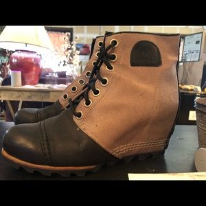 Joan of Arctic wedge